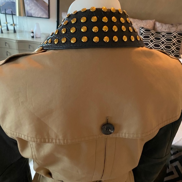 Burberry Tan and Black Trench Coat - Picture 7 of 11